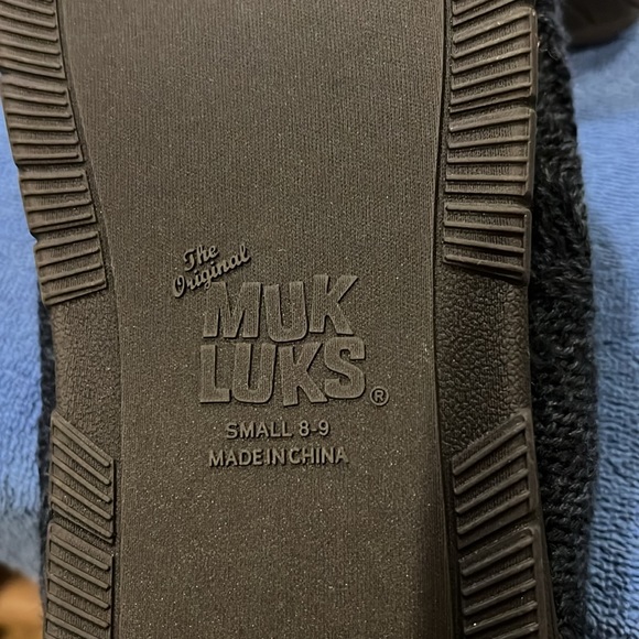 Muk Luks women’s slippers NWT 8-9 - Picture 3 of 3